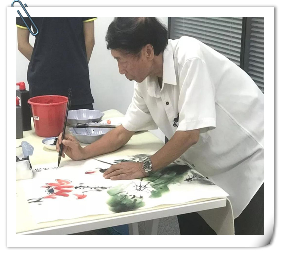 1534816536885517.jpg 進貿通周末|著名國畫大師蒞臨進貿通贈《映日荷花》《紫氣東來》