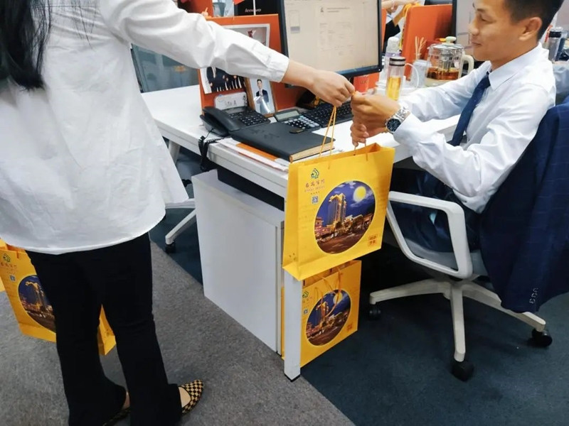 中秋佳節(jié)來臨!萬享進(jìn)貿(mào)通報關(guān)公司員工福利 中秋佳節(jié)來臨!萬享進(jìn)貿(mào)通報關(guān)公司員工福利